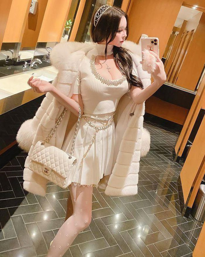 Đánh golf cũng là hoạt động yêu thích của Seo Yoo A. Bộ môn giúp hot girl Hàn Quốc đốt cháy được nhiều calo dư thừa, đồng thời giúp thư giãn tinh thần.