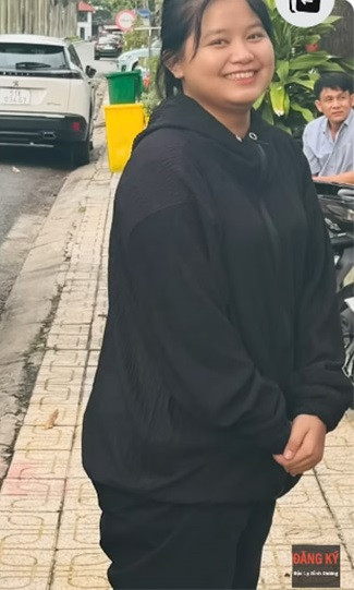 Sau khi bàn bạc, gia đình quyết định cho Thùy Trang phẫu thuật. Trải qua 3 tháng nằm viện với 7 ca phẫu thuật, cô bạn đã được xuất viện với một diện mạo hoàn toàn khác.