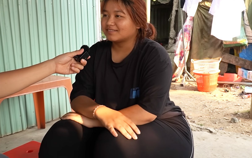 Từ một cô bé bình thường, Thùy Trang trở thành người có ngoại hình bất thường với vòng 3 quá khổ. Thời điểm cách đây 3 tháng, theo số đo thực tế, cô gái Kon Tum nặng 109kg, vòng 3 lên tới 170cm.