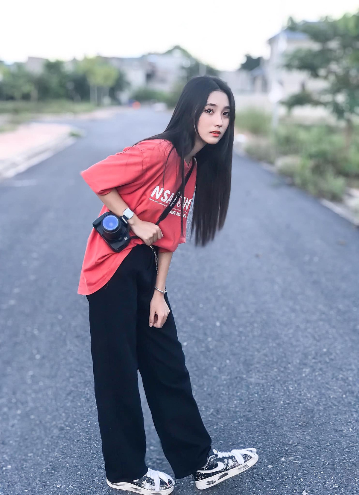 Bên cạnh việc học tập, ngoại hình nổi bật, cao ráo cũng mang cho Hoài Thu lợi thế nhất định. Cô không bỏ qua những cơ hội làm mẫu ảnh cho người quen, bạn bè và hi vọng có thể phát triển xa hơn nữa.