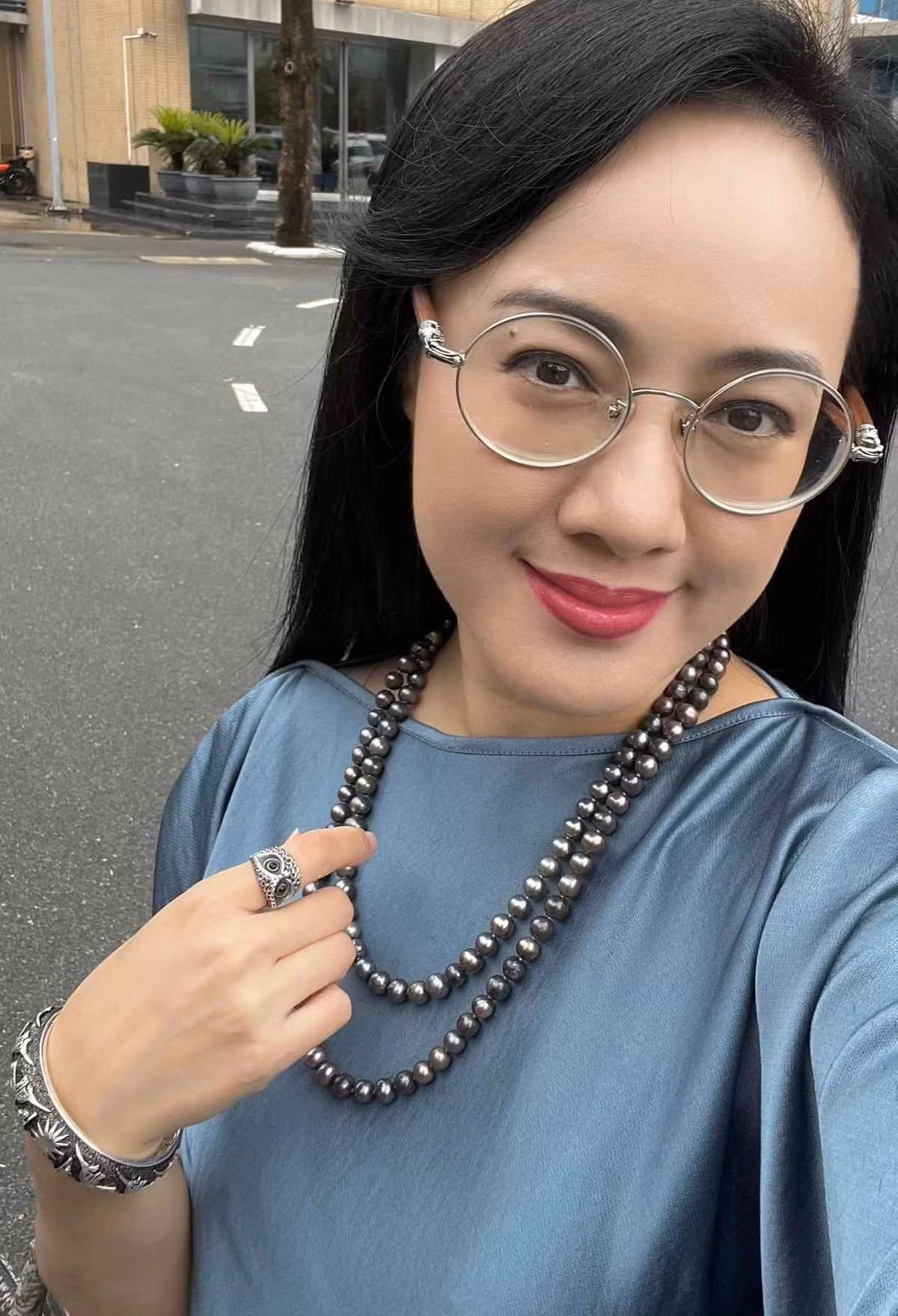 Tuy nhiên, trước khi trở thành nữ biên tập viên của đài VTV, Hoài Anh từng tham gia diễn xuất trong một số phim truyền hình và đến nay thỉnh thoảng vẫn được nhiều khán giả nhắc lại.