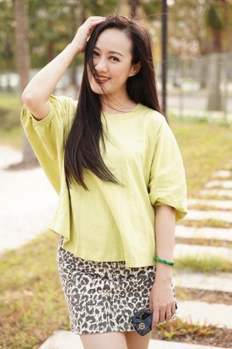 Gần đây, trên trang cá nhân, Hoài Anh có bài đăng trải lòng về việc yêu thích công việc hiện tại vì vẫn được lao động, được khán giả yêu thương, động viên và góp ý.