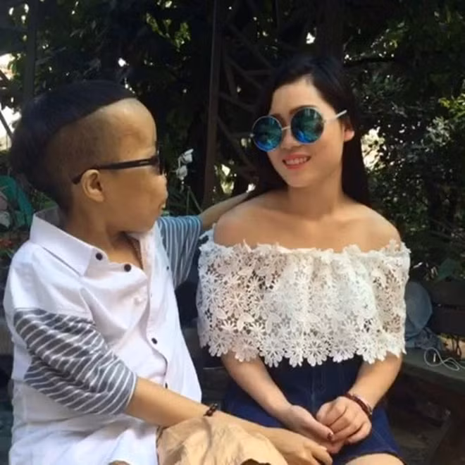 6 năm trôi qua, sự chú ý của dân tình dành cho Trần Sơn đã giảm đi rất nhiều, nhất là sau khi gia thế thật của anh chàng được tiết lộ.