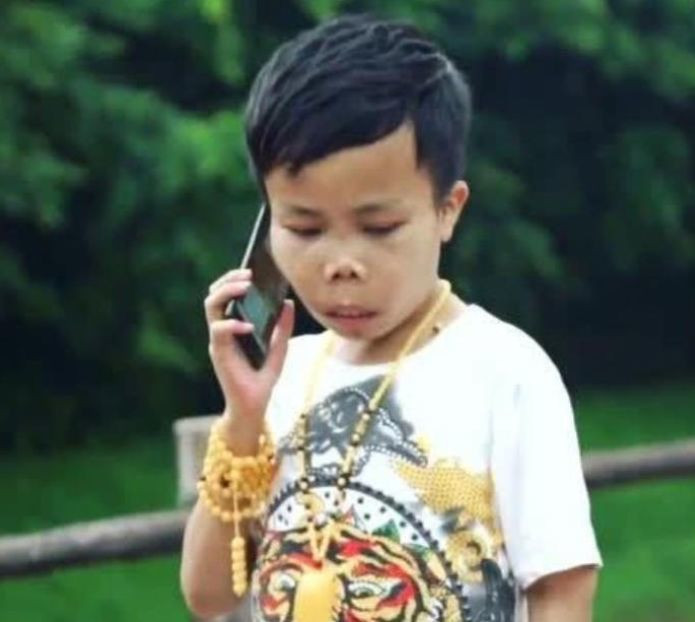 Về phần mình, tuy vẫn còn những ngờ vực nhưng dân mạng vẫn gửi lời chúc mừng đến Trần Sơn. Ai nấy đều hy vọng anh chàng có thể tu trí làm ăn, chăm lo cho vợ con và đừng chơi trò "câu like, câu view" như ngày xưa.