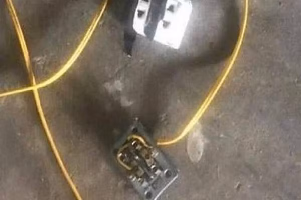 Nam sinh lop 10 tu vong do dien giat