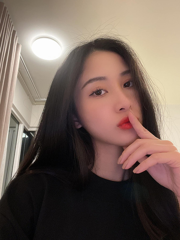 Đối với các fans game, hot girl Jun Vũ được coi là "thánh nữ" bởi tài năng chơi game chẳng kém gì những game thủ hay streamer chuyên nghiệp.