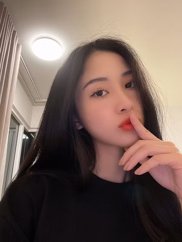 Đối với các fans game, hot girl Jun Vũ được coi là "thánh nữ" bởi tài năng chơi game chẳng kém gì những game thủ hay streamer chuyên nghiệp.