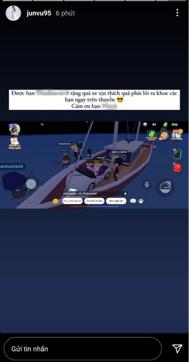 Trên trang Instagram cá nhân, Jun Vũ đã đăng tải hình ảnh cô đang cùng với các fans chơi trò chơi câu cá trong game Play Together.