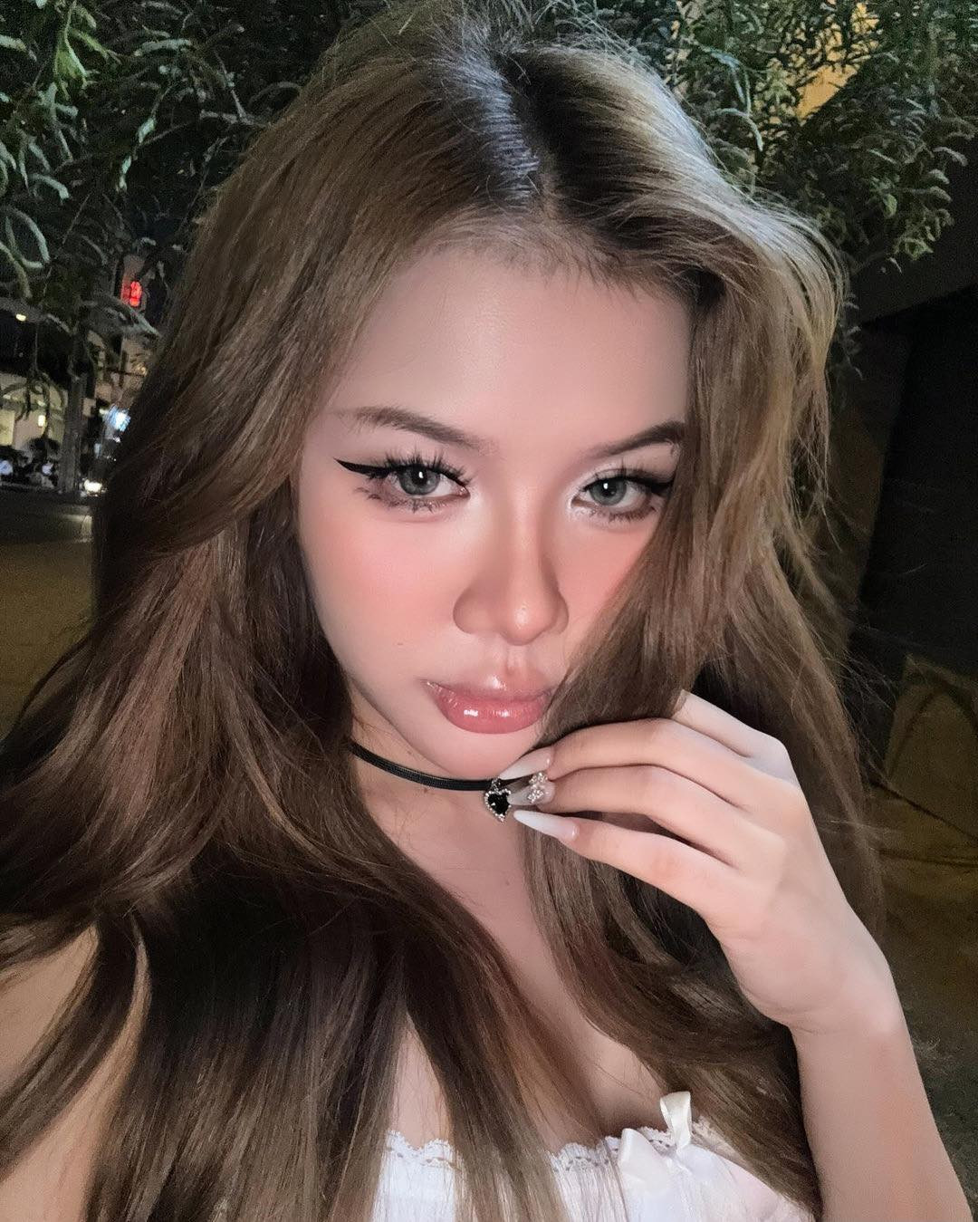 Trên trang cá nhân có 12.000 người theo dõi của mình, Xuân Ca không ngại đăng tải những bức ảnh gợi cảm.