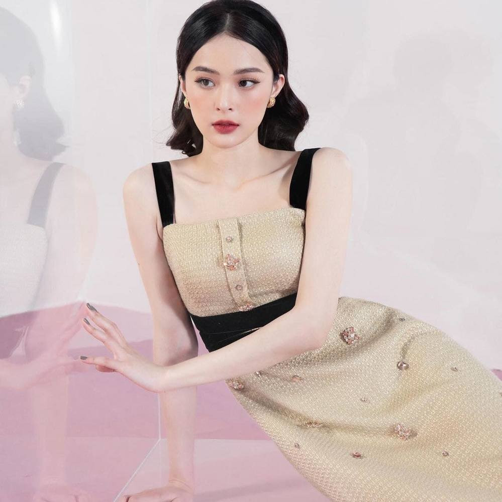 Bẵng đi một khoảng thời gian, mọi người dần thấy Hạ Vi nhiều hơn trên mạng xã hội với vai trò người mẫu lookbook.