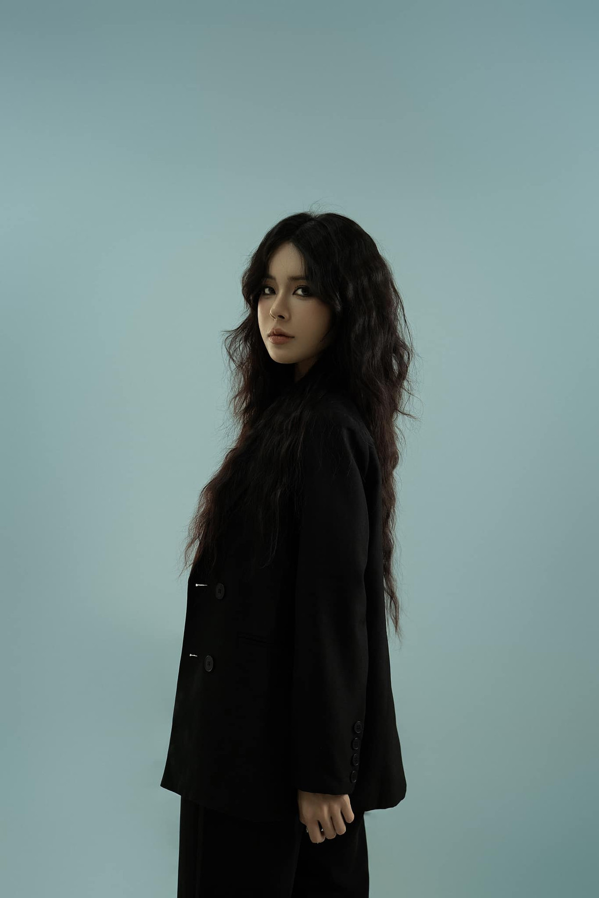 Dòng trạng thái trên làm netizen lo lắng bởi thời gian gần đây không còn thấy Bích Hạnh đăng tải những bức ảnh đi cổ vũ bóng đá. Ngay trận đấu gần nhất của ĐT Việt Nam trên sân Việt Trì, cô nàng cũng không xuất hiện.