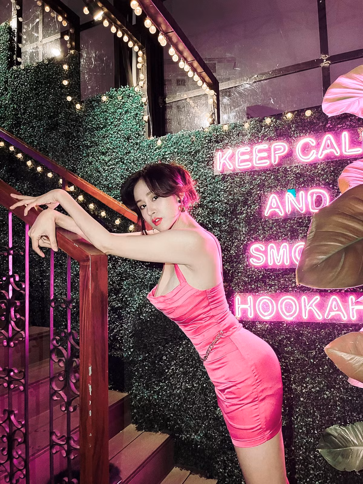 Sau đó, Huyền Anh công khai phẫu thuật thẩm mỹ để nâng cấp nhan sắc. Ở thời điểm tên tuổi nổi khắp trang mạng, nhiều người cho rằng hot girl thị phi này sẽ lấn sân showbiz.