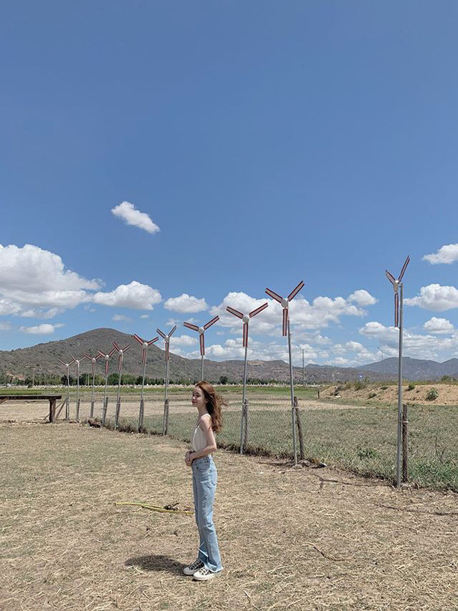 Gia Linh cũng tiết lộ rằng, anh cả đang du học ở Úc còn anh thứ 2 đang học lớp 11, cùng trường với em gái.