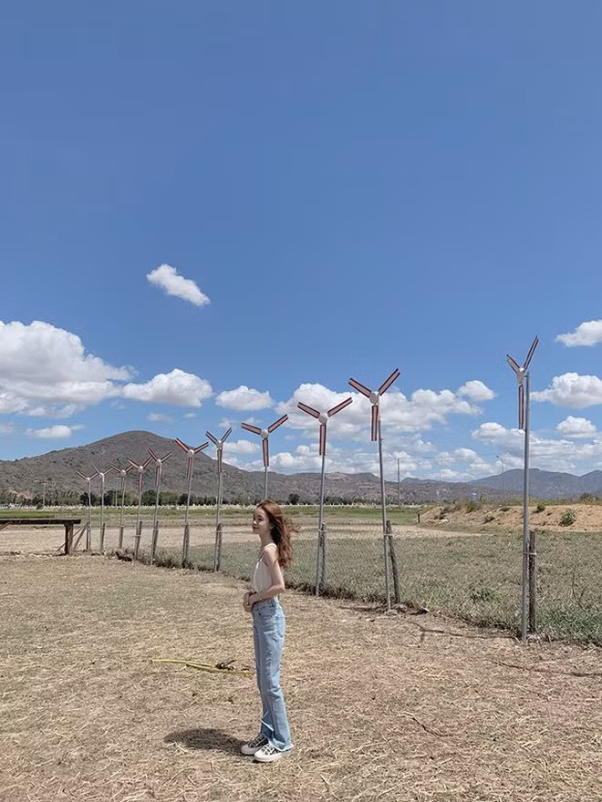 Gia Linh cũng tiết lộ rằng, anh cả đang du học ở Úc còn anh thứ 2 đang học lớp 11, cùng trường với em gái.