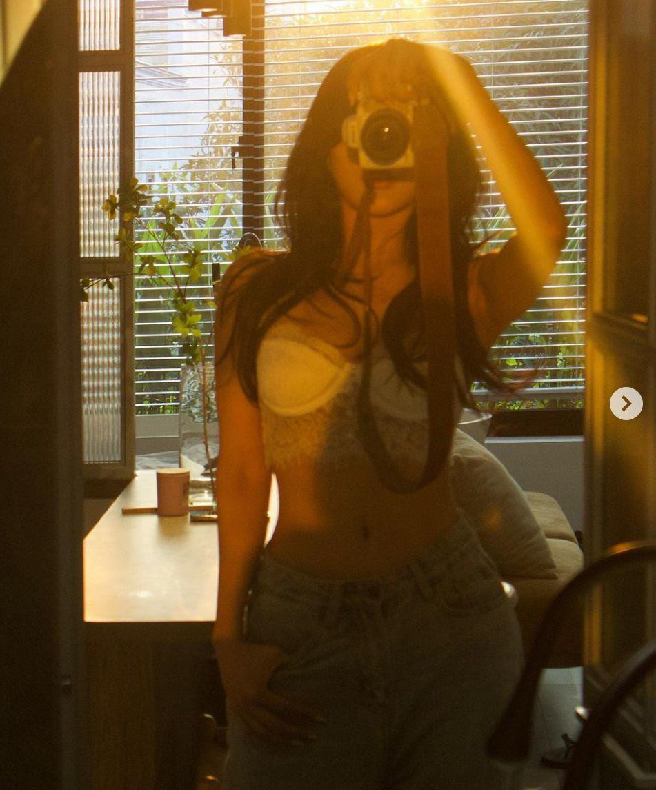 Vốn sở hữu gương mặt đẹp ngọt ngào cùng hình thể nuột nà, Minh Trang được ví von là "thần tiên tỷ tỷ phiên bản Việt" hay bản sao Lưu Diệc Phi.