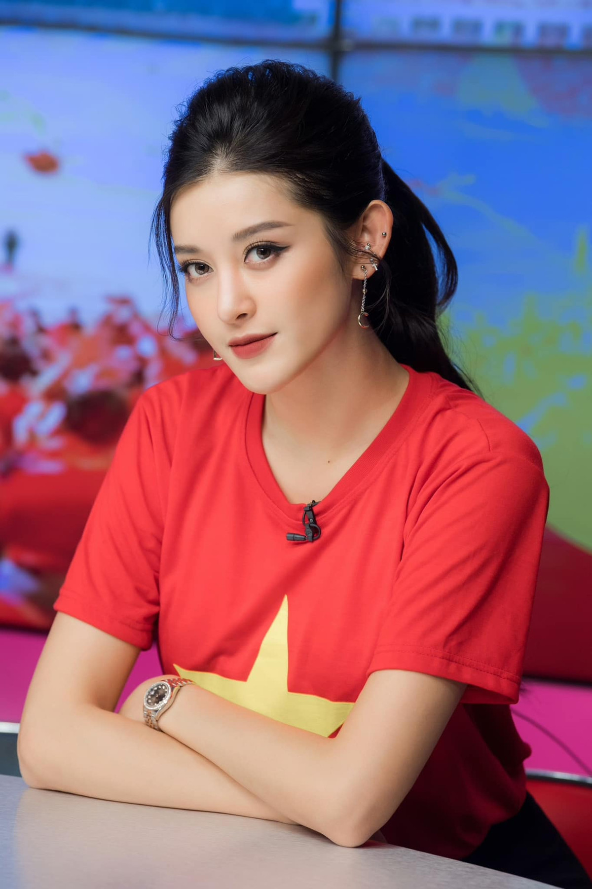 Thời gian gần đây, Huyền My xuất hiện với vai trò MC Thể thao và ngay lập tức ghi dấu ấn bằng những hiểu biết và nhan sắc.