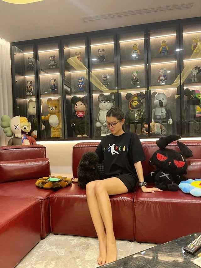 Bình luận của Văn Toàn có phần cục súc nhưng đáp lại Huyền My cũng không kém cạnh. Bởi cả hai có mối quan hệ rất thân thiết từ lâu nên thường thoải mái trò chuyện.