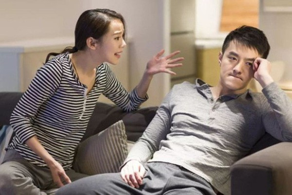 Thay chong cam sung truoc mat nhung me chong khong cho toi bat gian