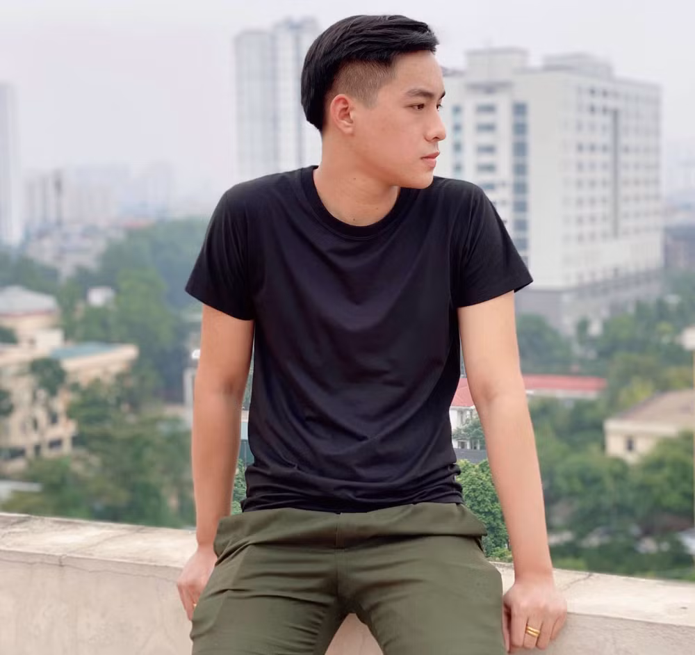 Chuyện trò với Phettakoun, có thể nhận thấy nam sinh Lào rất thành thạo tiếng Việt. Anh chàng bật mí đã học tiếng Việt được 2 năm và khiêm tốn chia sẻ bản thân còn cần trau dồi nhiều hơn để có thể nói, viết tiếng Việt tốt hơn nữa.