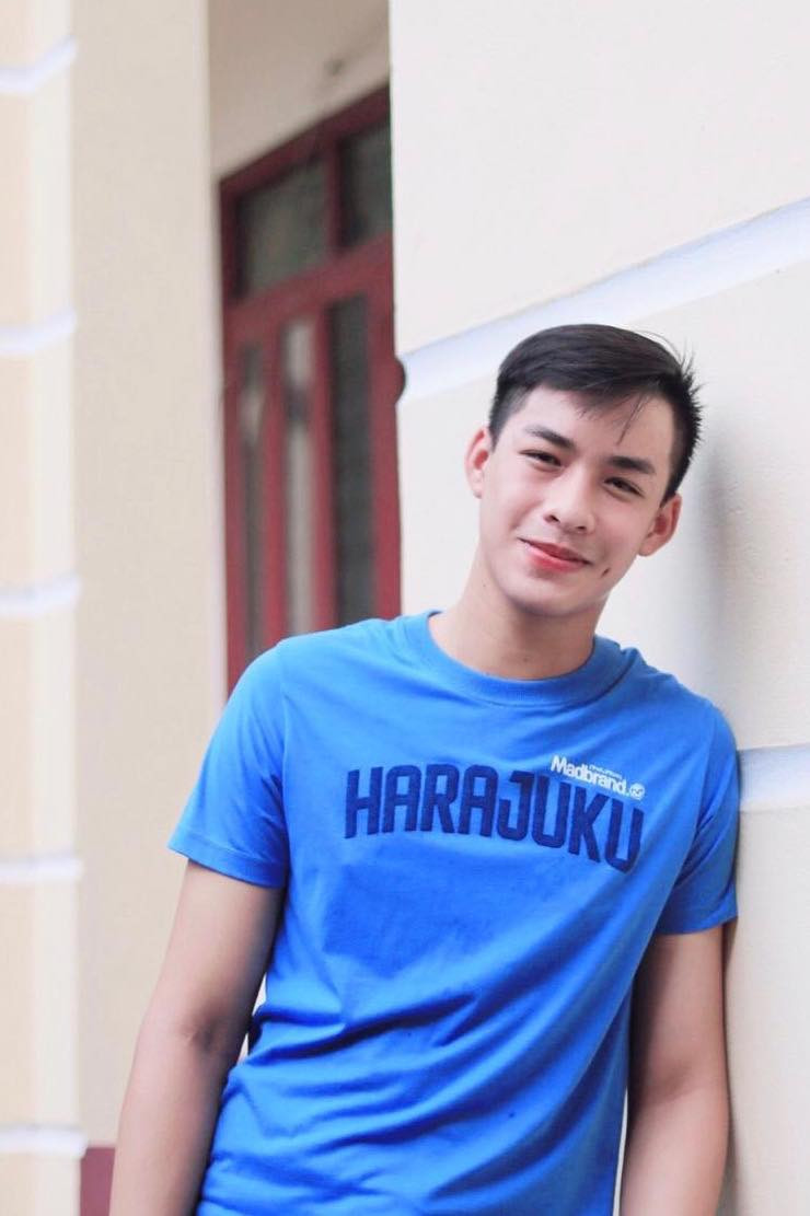 Công việc người mẫu ảnh mang lại cho Phettakoun nguồn thu nhập đủ để anh trang trải sinh hoạt phí trong thời gian đi học.