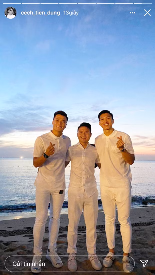 Bộ ba "lady killer" kiêm hội bạn thân đình đám Dũng "gôn", Quang Hải, Văn Hậu giật spotlight từ sân bay đến tận bãi biển trong đám cưới Công Phượng tại Phú Quốc.
