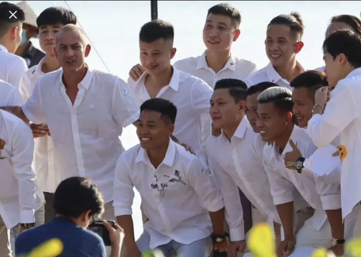 Ai ai cũng tuân thủ dresscode màu trắng nên đã đẹp lại càng thêm đỉnh.