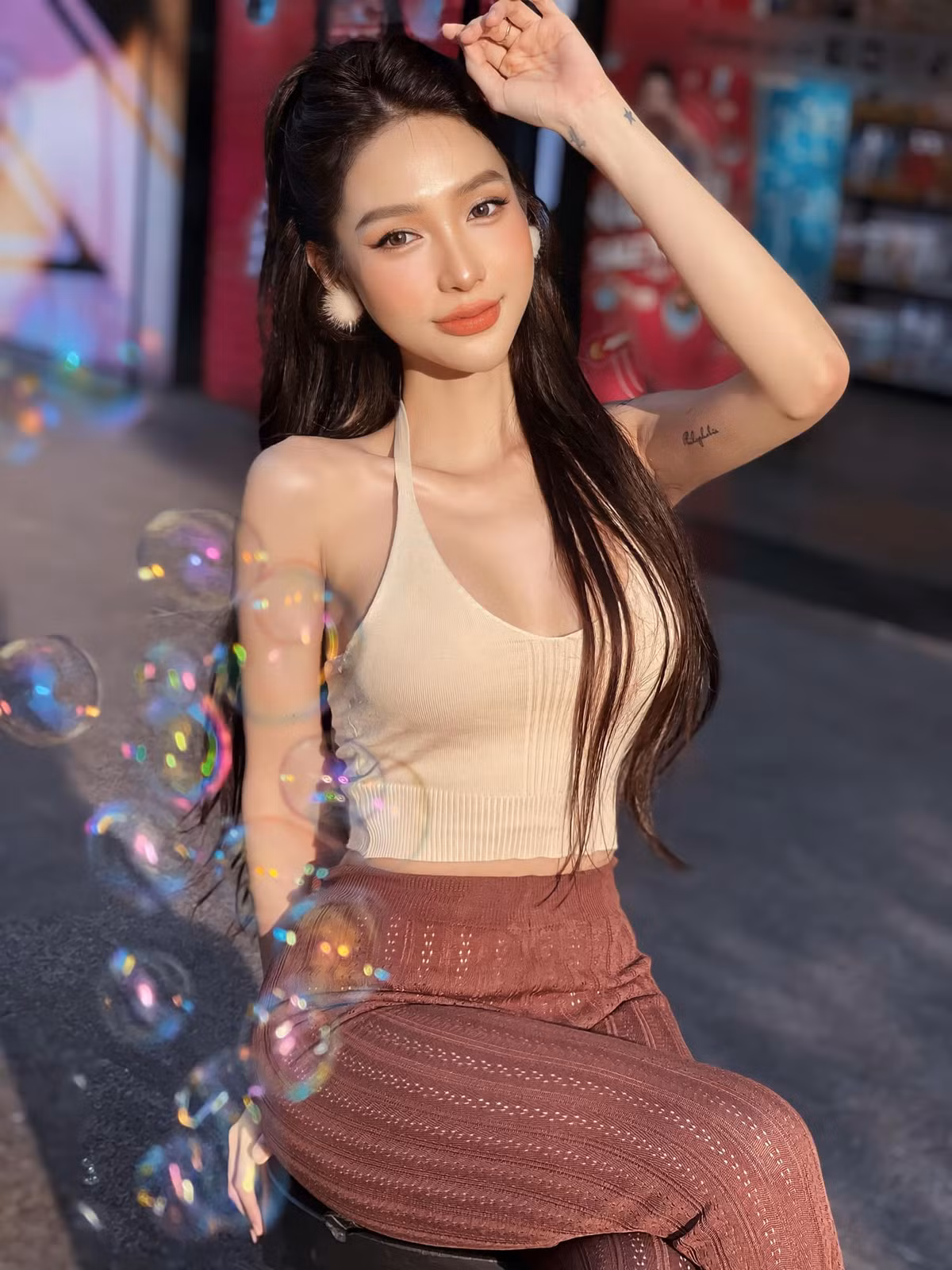 Đến năm 22 tuổi, xu hướng giới tính của Mỹm Trần mới được mẹ thấu hiểu. Cô được phép ăn mặc, trang điểm như con gái nhưng mong muốn phẫu thuật chuyển giới thành một cô gái thực sự vẫn không được ủng hộ.