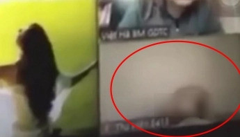 Xon xao nu sinh lo clip nong khi hoc online vi quen tat camera