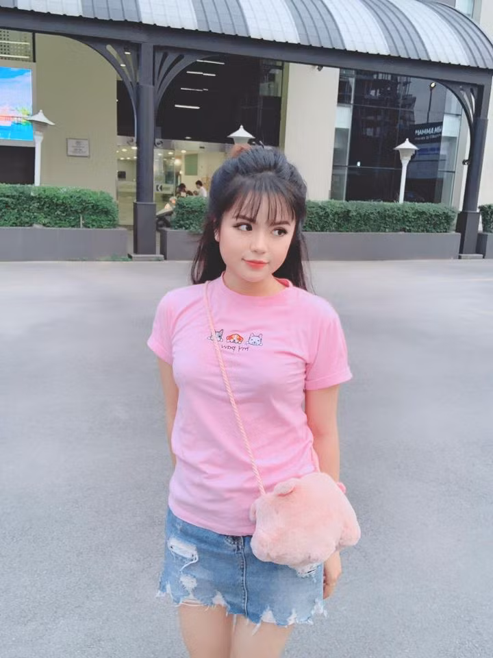 Niềm đam mê với nghề cầm mic của Hà Đan nuôi dưỡng từ khi còn ngồi trên ghế nhà trường.