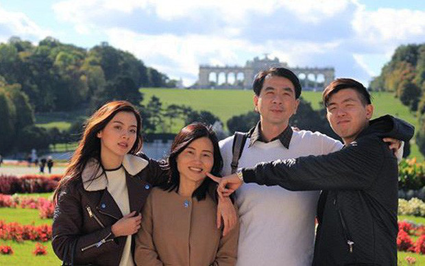 Đặc biệt khi nhìn bố của Baifern ai nấy đều hiểu vẻ đẹp hoàn mỹ của cô diễn viên đến từ đâu.