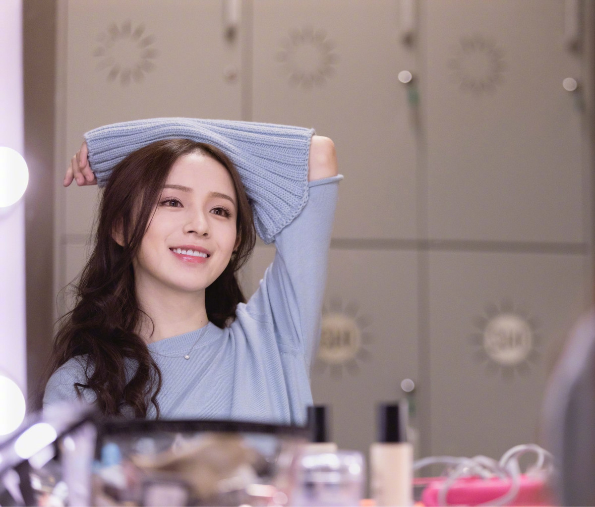 Được biết, Châu Nhị Kha thường xuyên cover lại các bài hát kinh điển của nhiều ca sĩ nổi tiếng, trong đó đặc biệt là các tác phẩm của Châu Kiệt Luân và Vương Phi.