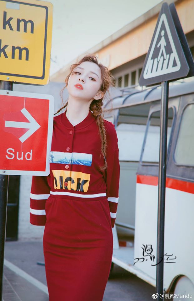 Hình ảnh xinh đẹp gây thương nhớ của Châu Nhị Kha nhanh chóng khiến cô trở thành hot streamer nổi tiếng không chỉ ở đất nước tỷ dân mà còn ghi dấu ấn ngay tại Việt Nam.