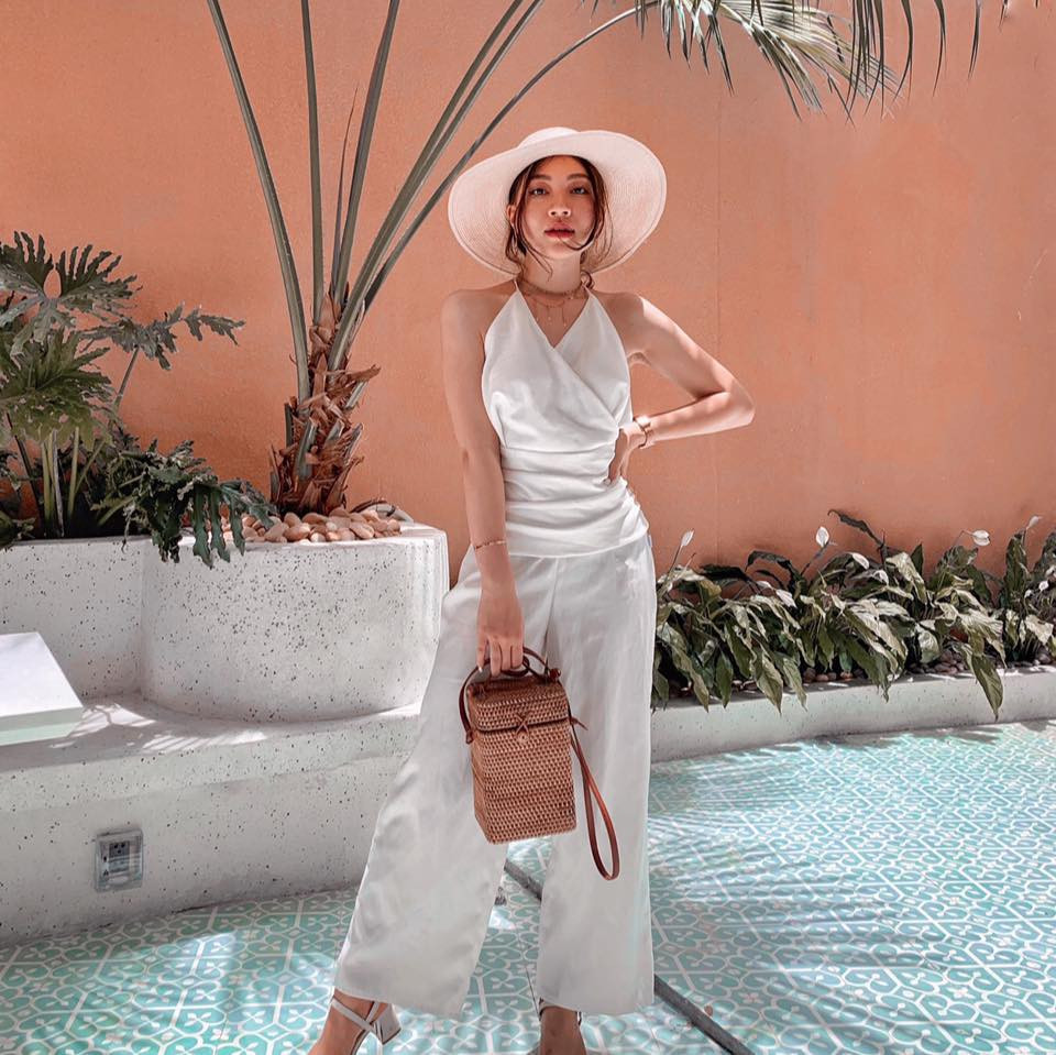 Quay trở lại với nữ food blogger bị nhầm với cô gái nhiễm COVID-19 tại Hà Nội. Tên đầy đủ của cô nàng là Trần Hồng Hạnh (nickname Hạnh Chip), hiện là một nữ food stylist có tiếng trên MXH Việt.