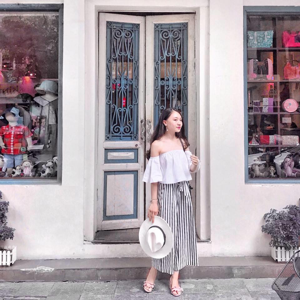 Những bức ảnh của Hồng Hạnh lúc nào cũng được sắp xếp theo phong cách tối giản, lại có phần rất sang trọng.