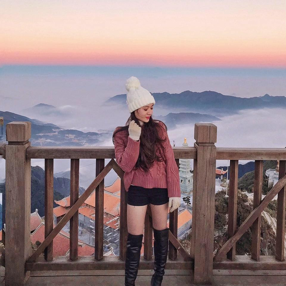 Trên trang cá nhân của mình, Hồng Hạnh sở hữu tới gần 10 nghìn người theo dõi. Cũng chính vì là một food blogger nên cô nàng cho đăng tải rất nhiều những bức ảnh thức ăn đẹp khiến nhiều người phải mê mẩn.