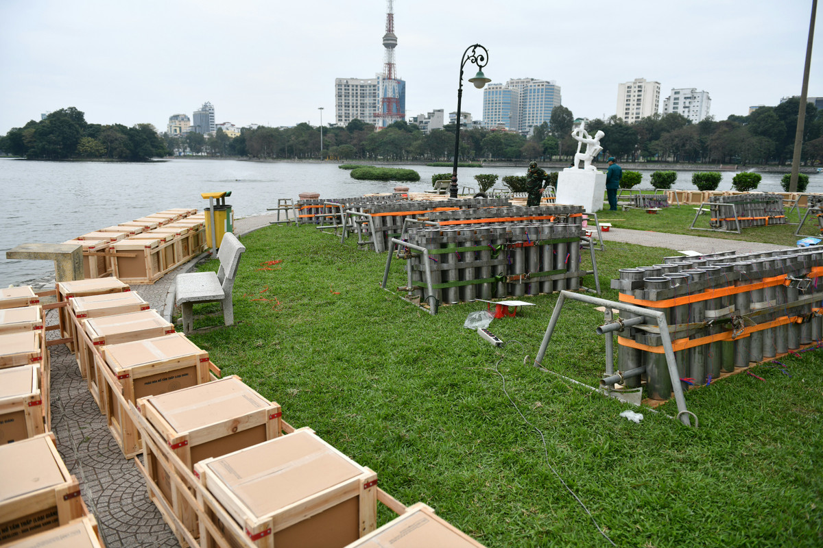 Theo kế hoạch đã được phê duyệt, trong đêm Giao thừa, thành phố Hà Nội sẽ tổ chức bắn pháo hoa ở 30 quận, huyện, thị xã với 32 trận địa pháo hoa.