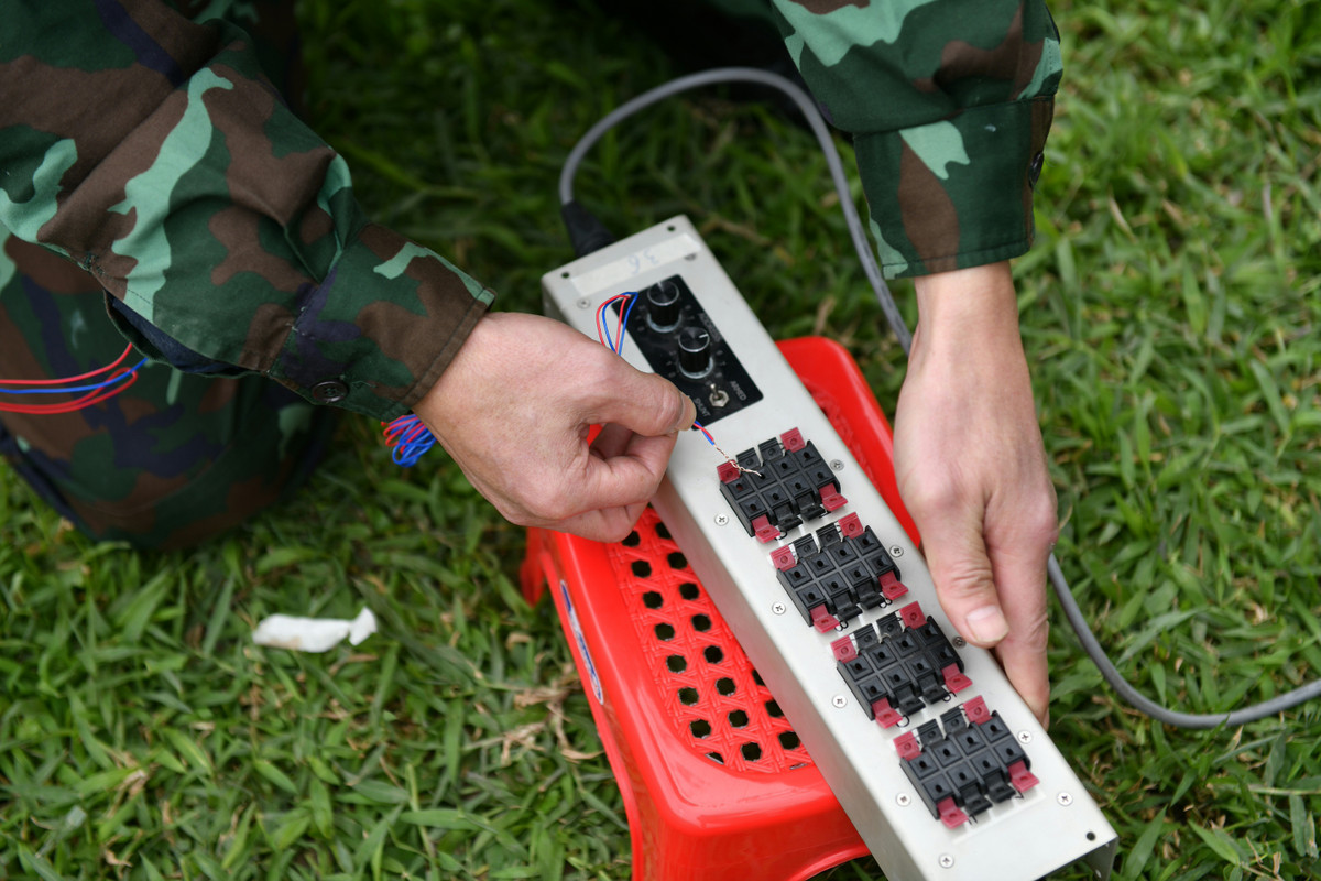 Trước đó, sáng ngày 8/2 (tức 29 Tết), lực lượng chức năng đã triển khai nhiệm vụ tại các trận địa. Công tác chuẩn bị sẽ hoàn thành vào 18h ngày 30 Tết.