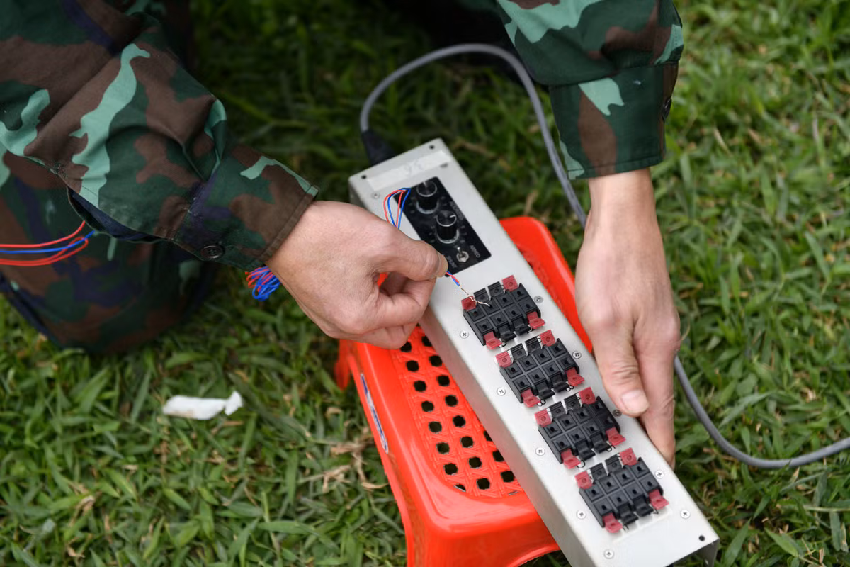 Trước đó, sáng ngày 8/2 (tức 29 Tết), lực lượng chức năng đã triển khai nhiệm vụ tại các trận địa. Công tác chuẩn bị sẽ hoàn thành vào 18h ngày 30 Tết.