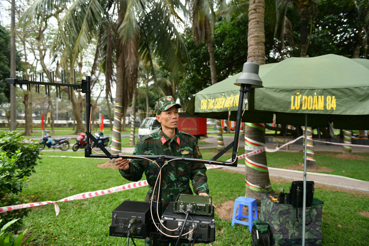 Ngoài ra, người dân cần chấp hành tốt các quy định về bảo đảm an ninh trật tự, tránh chen lấn, xô đẩy, không để xảy ra các sự việc đáng tiếc để đón năm mới an toàn, hạnh phúc.