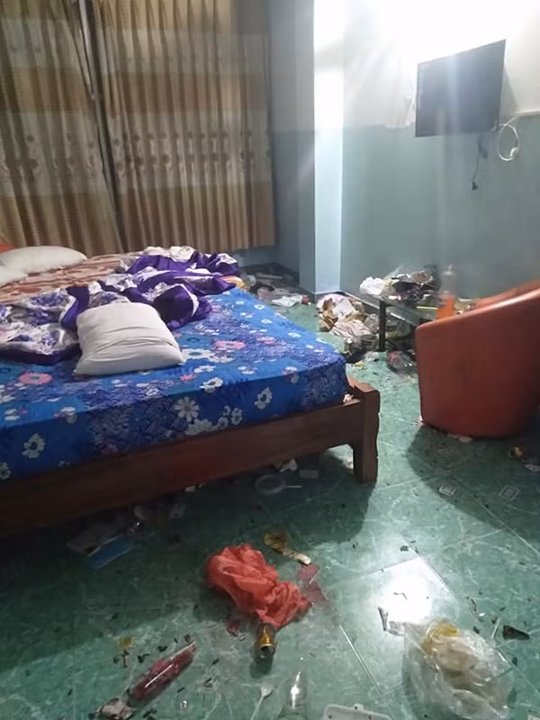 Thời gian gần đây, cư dân mạng thi thoảng lại được phen hết hồn khi trước những vị khách ăn ở quá "kém duyên" bị chủ nhà nghỉ, khách sạn "bêu tên" trên mạng xã hội.