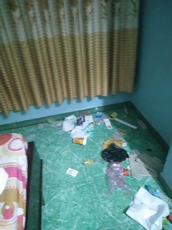 Dùng chăn khách sạn gói rác ném ra ban công, vứt rác ngập kín phòng. Thậm chí, nhiều vị khách thuê nhà nghỉ để chó cưng phóng uế lên giường ngủ và hàng loạt những phi vụ xảy ra khiến tất cả nhìn thôi cũng đủ ngán ngẩm.