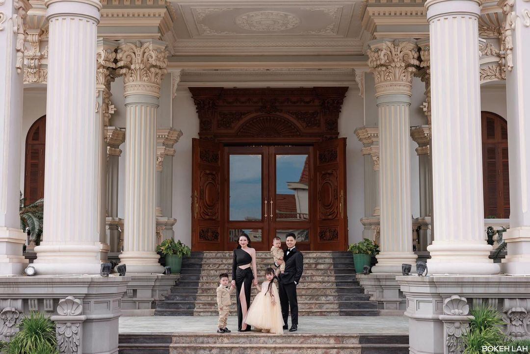 Theo đó, những bức ảnh được "cô dâu 200 cây vàng" Nam Định chụp được xác định là chính trong lâu đài mà cô nàng và gia đình đang ở.