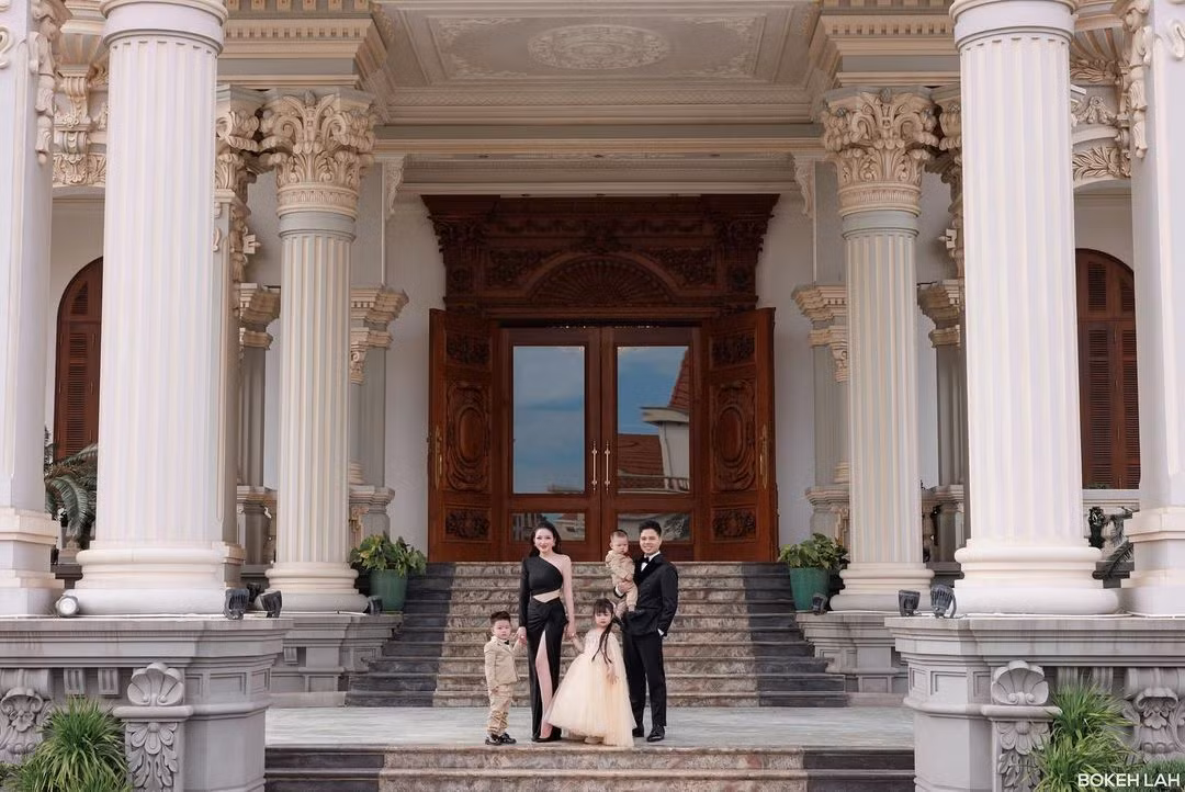 Theo đó, những bức ảnh được "cô dâu 200 cây vàng" Nam Định chụp được xác định là chính trong lâu đài mà cô nàng và gia đình đang ở.