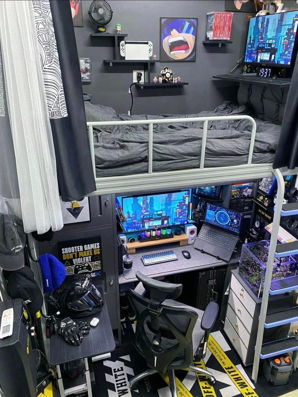 Từ giường ngủ cho tới góc học tập phía dưới, nam sinh đều cố gắng bày trí sao cho mọi thứ được gọn gàng nhất.
