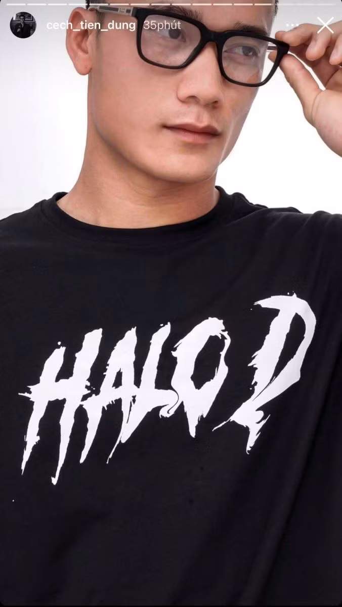 Bên cạnh việc ra mắt mẫu áo cùng thương hiệu thời trang mới, Bùi Tiến Dũng cũng gửi tặng khá nhiều người nổi tiếng mặc thử chiếc áo của mình. Điển hình trong số đó có cô bạn gái mẫu Tây là Dianka Zakhidova hay người mẫu điển trai Thuận Nguyễn.