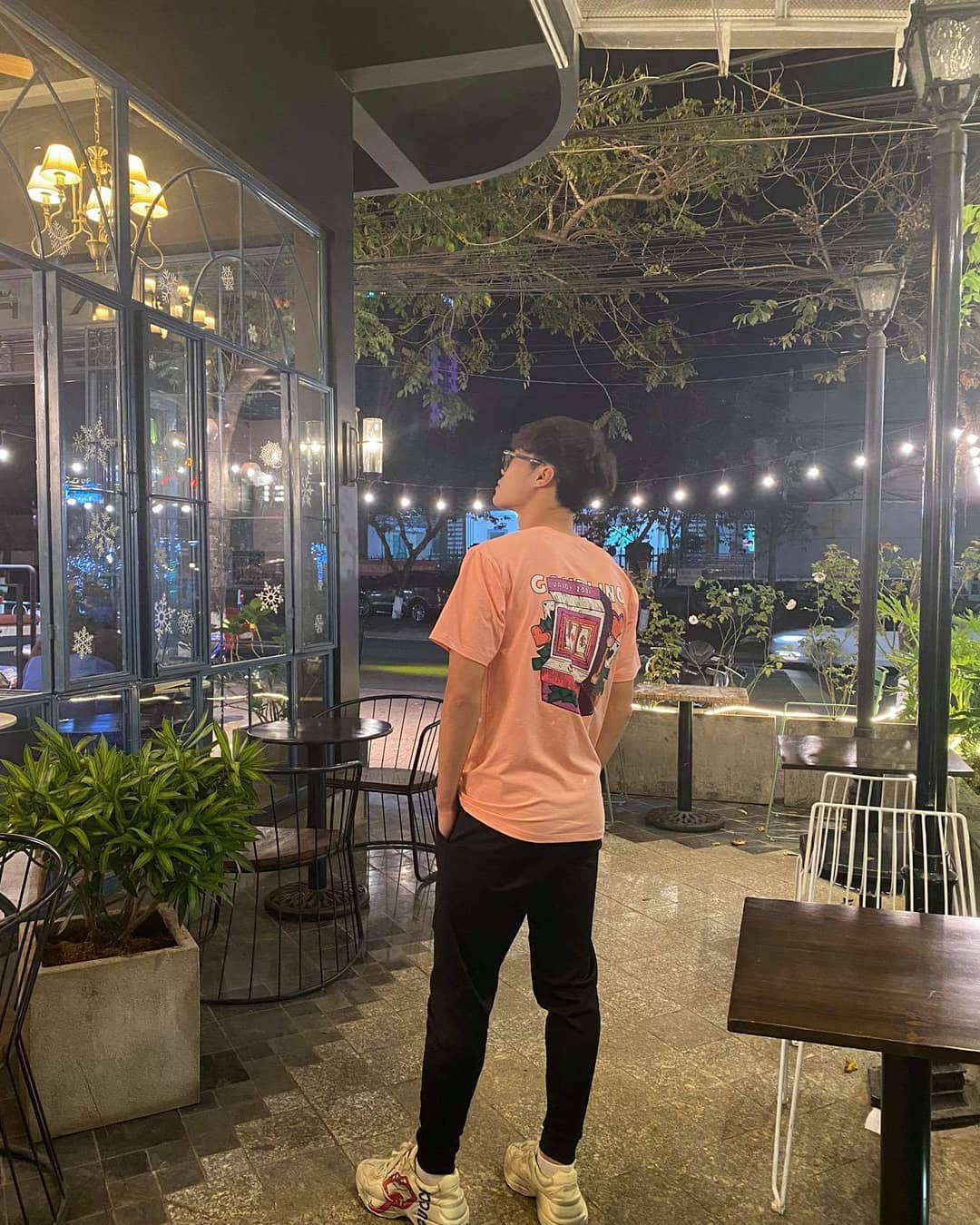 Cũng giống như Bùi Tiến Dũng, Văn Toàn cũng chính là người mẫu cho những sản phẩm thời trang của mình.