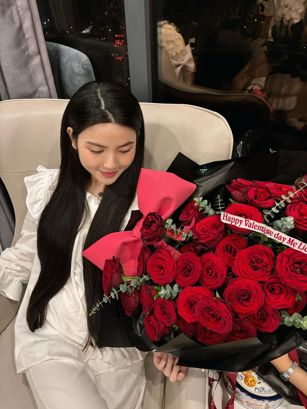 Chu Thahh Huyền sinh năm 2000 tại Hà Nội, là một hot girl và doanh nhân kinh doanh mỹ phẩm online nổi tiếng trên TikTok. Cô nổi lên khi hẹn hò và kết hôn cùng chàng cầu thủ nổi tiếng Nguyễn Quang Hải. Cặp đôi kết hôn vào tháng 3/2024 sau 3 năm hẹn hò kín tiếng, đón con trai đầu lòng chào đời tháng 7/2024. Cậu nhóc có tên thật là Nguyễn Quang Minh, biệt danh Lido.