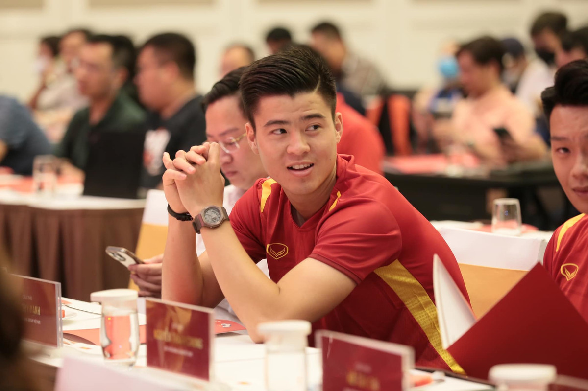 Cụ thể, Duy Mạnh viết trên dòng story "Tìm đồ thất lạc. Trong lúc di chuyển tại Sân bay Tân Sơn Nhất (từ 10h00 đến 11h30), mình bị mất ví, trong đó có nhiều giấy tờ tùy thân mang tên Đỗ Duy Mạnh. Thẻ ngân hàng sau khi kẻ gian đánh cắp đã dùng để chi tiêu. Hiện mình chưa liên lạc được để hỗ trợ xác định tiền bị chi tiêu ở chi nhánh nào và người sử dụng là ai...