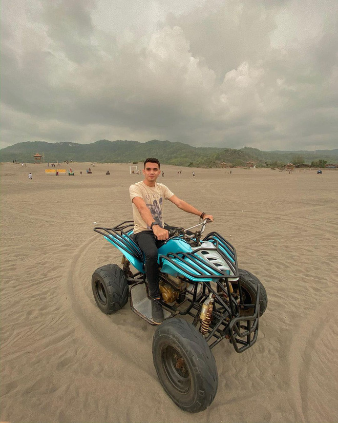 Nadeo có sở thích đi du lịch, trang cá nhân ngoài bóng đá ra còn có những bức hình check-in khắp nơi.