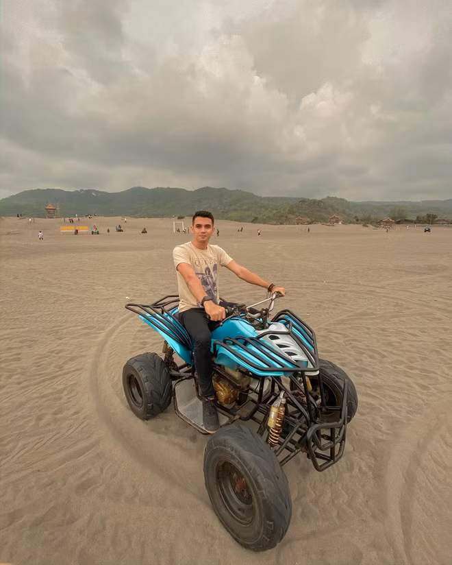 Nadeo có sở thích đi du lịch, trang cá nhân ngoài bóng đá ra còn có những bức hình check-in khắp nơi.